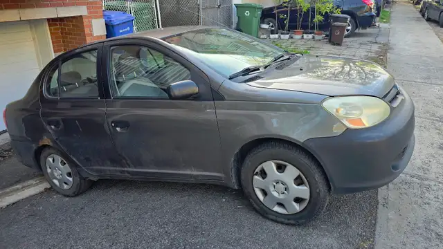 Toyota Echo manuelle 2005 économique et très fiable