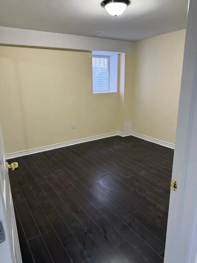 One bedroom apartment basement - Photo 2