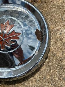 1960 Frontenac hub caps - Photo 2