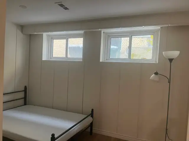 VERY BRIGHT ROOM NORTH YORK BATHURST AND STEELES NORTH YORK - Photo 2