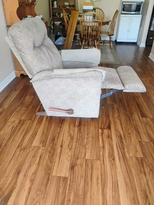 Recliner - Photo 4