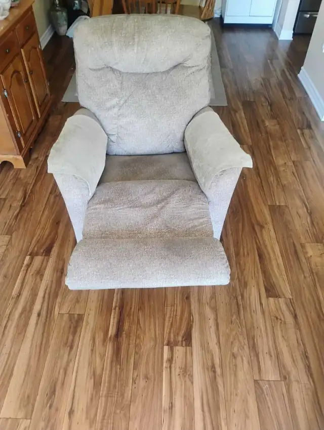 Recliner - Photo 5