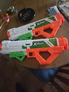 Deux pistolet a eau XSHOT