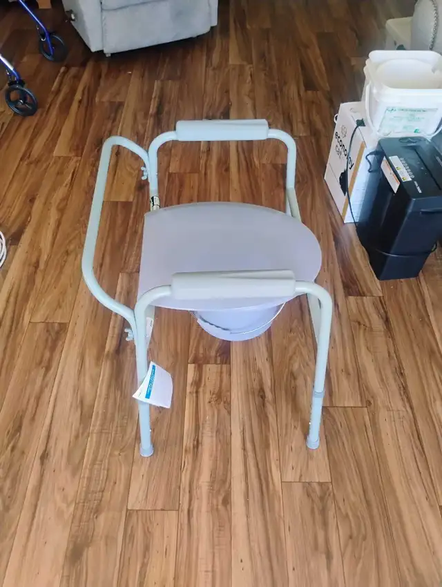 Portable Commode - Photo 2