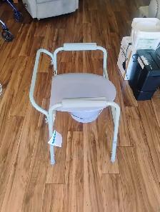 Portable Commode - Photo 2