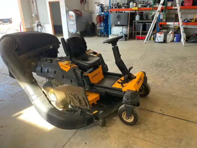 2015 Cub Cadet z force zero turn mower - Photo 3
