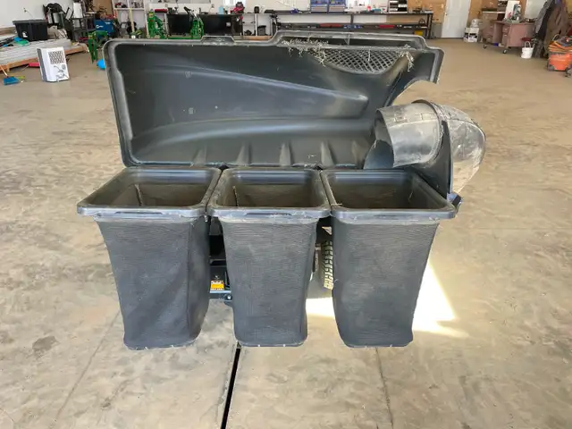 2015 Cub Cadet z force zero turn mower - Photo 5