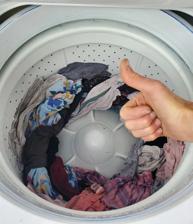 Frigidaire Stackable washer dryer- digital, large tub - Photo 3