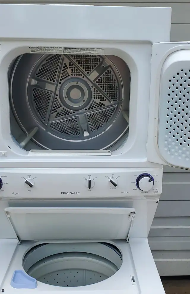 Frigidaire Stackable washer dryer- digital, large tub - Photo 4