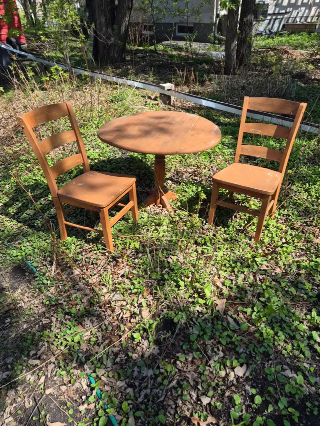 Indoor outdoor coffee table and chairs