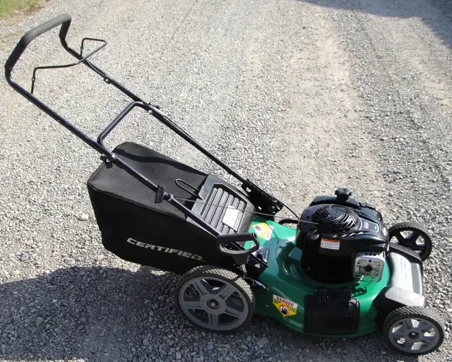 CERTIFIED REAR BAG GAS LAWNMOWER - Photo 2