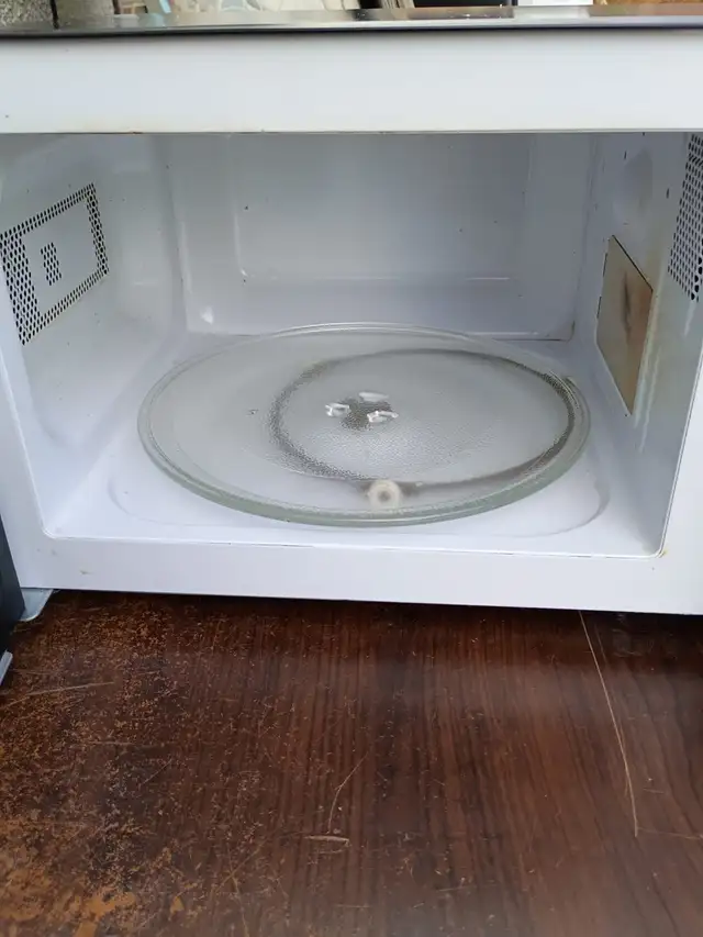 Microwave - Photo 2