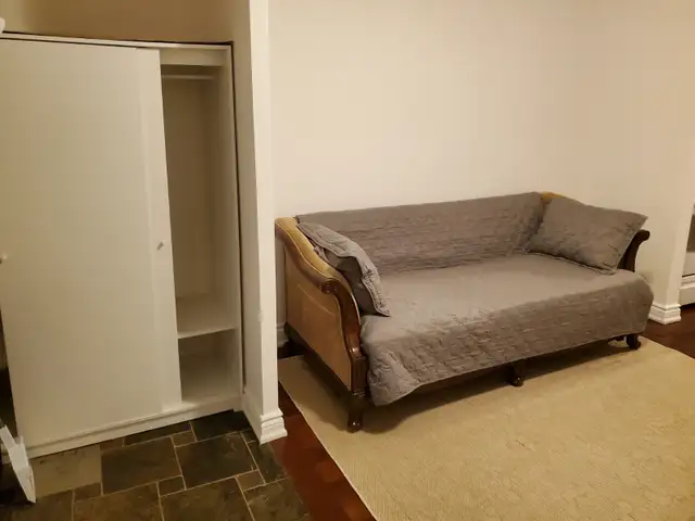 1 bedroom apartment in a house (not a basement) - Etobicoke - Photo 2