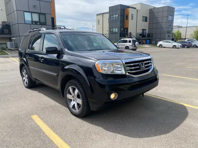 2012 Honda Pilot Touring - WELL MAINTAINED - NO LEAKS - NO CODES - Photo 3