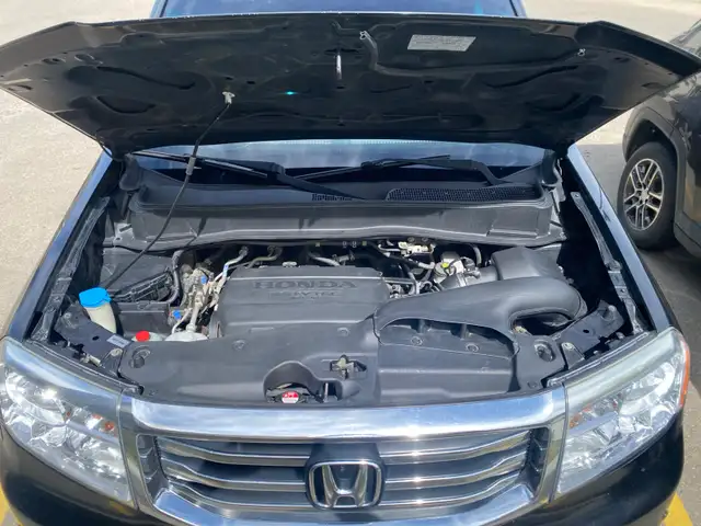 2012 Honda Pilot Touring - WELL MAINTAINED - NO LEAKS - NO CODES - Photo 4