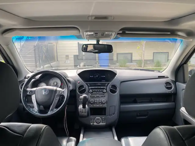 2012 Honda Pilot Touring - WELL MAINTAINED - NO LEAKS - NO CODES - Photo 6