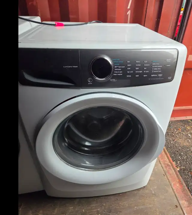 white Electolux washing machine and LG electric dryer for sale. - Photo 2