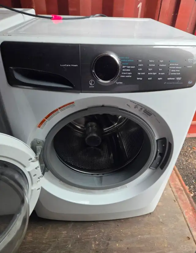 white Electolux washing machine and LG electric dryer for sale. - Photo 3