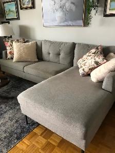 Sectional with 2 cushions For Sale