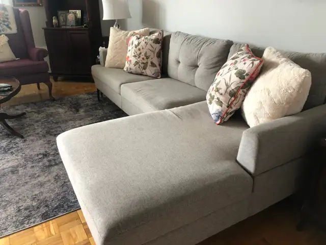 Sectional with 2 cushions For Sale - Photo 5