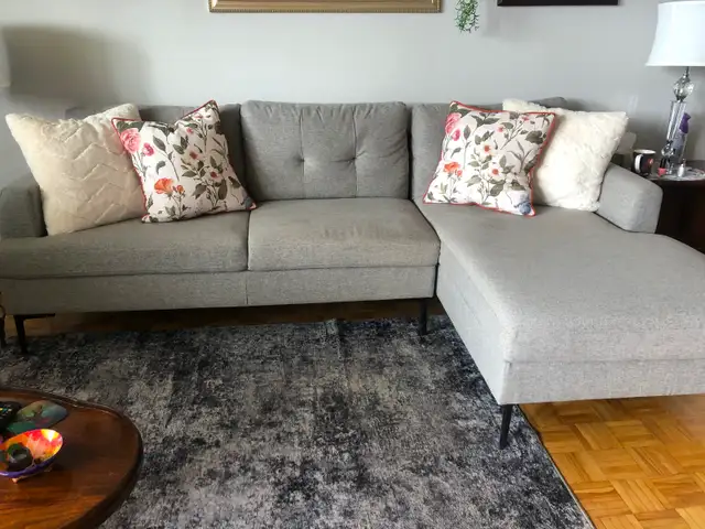 Sectional with 2 cushions For Sale - Photo 6