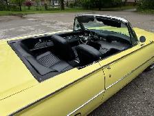 1961 Ford Thunderbird Convertible - Photo 2