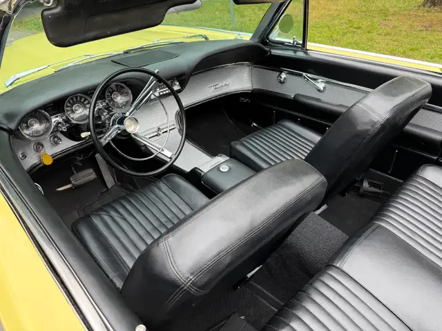1961 Ford Thunderbird Convertible - Photo 3