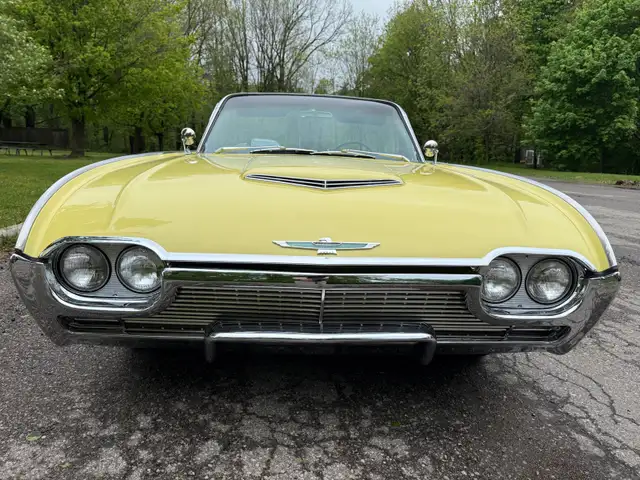 1961 Ford Thunderbird Convertible - Photo 4