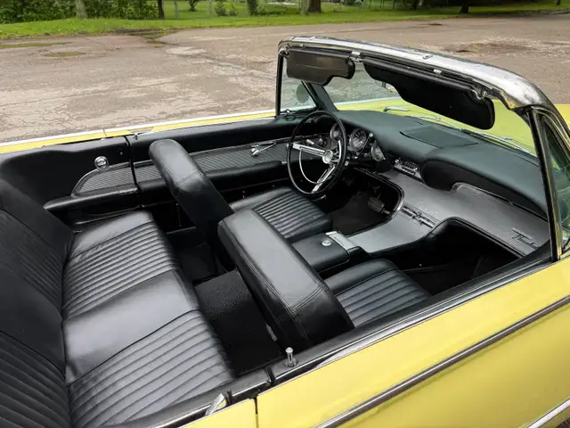 1961 Ford Thunderbird Convertible - Photo 5
