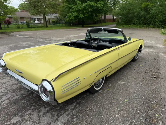 1961 Ford Thunderbird Convertible - Photo 6