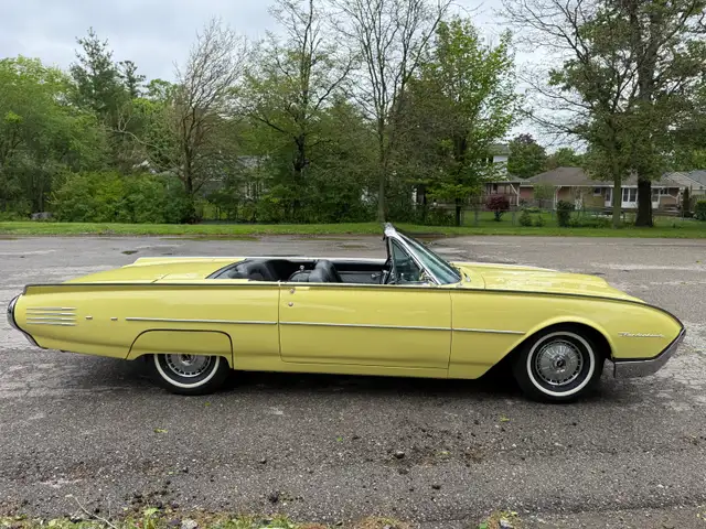 1961 Ford Thunderbird Convertible - Photo 7