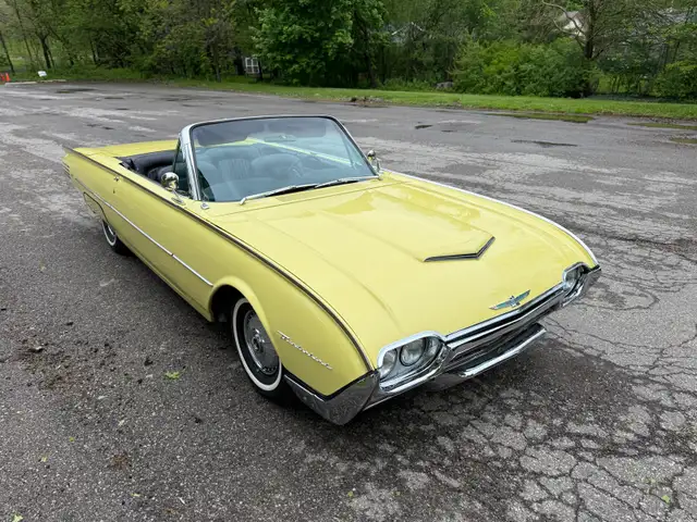 1961 Ford Thunderbird Convertible - Photo 9
