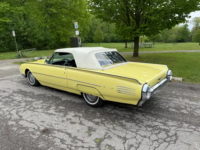 1961 Ford Thunderbird Convertible - Photo 10