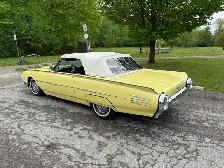 1961 Ford Thunderbird Convertible - Photo 10