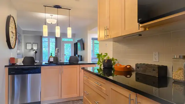 2 Bed / 2 Bath Condo – Barrhaven – July 1 – $2350 - Photo 5