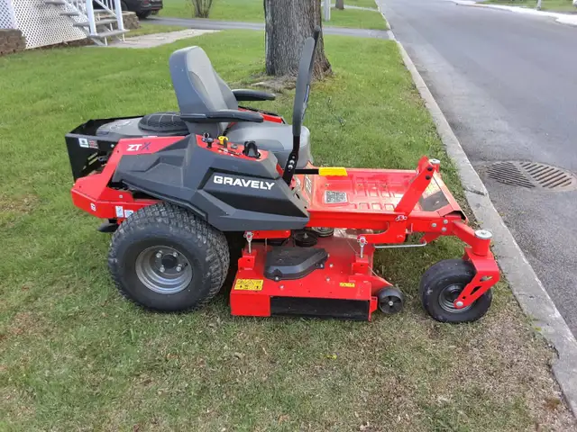 Tracteur à gazon Gravely Zero turn - Photo 2