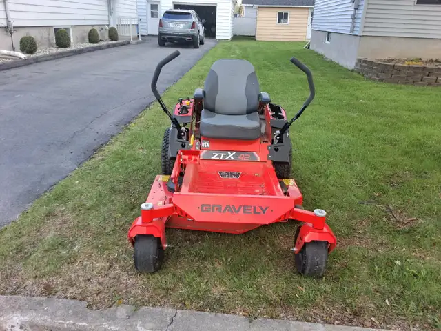 Tracteur à gazon Gravely Zero turn - Photo 3