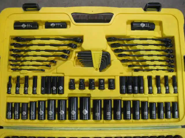 Coffre d'outils 274 pièces Stanley box ratchet clés douilles Pro - Photo 3