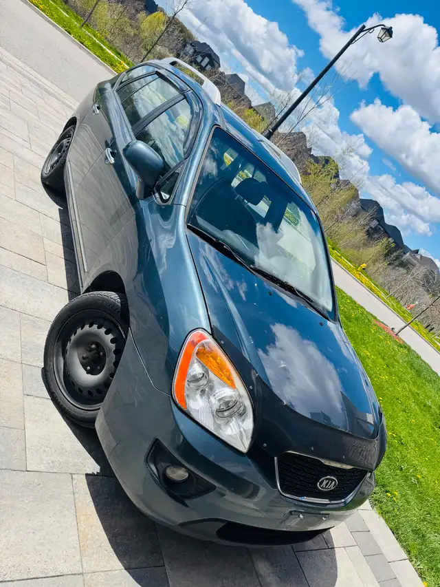 2011 Kia Rondo Sport ( LOW KM ) - Photo 6