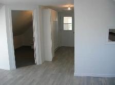 4 1/2 À LOUER PRÈS DU CENTRE VILLE, DES CENTRES D'ACHATS. - Photo 2