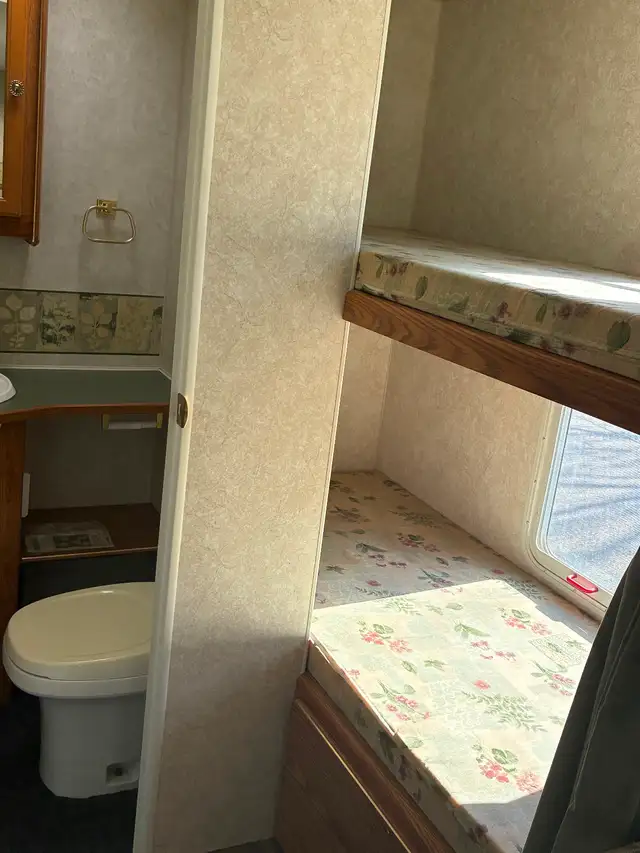 2002 29Ft. Prowler Camper - Photo 5