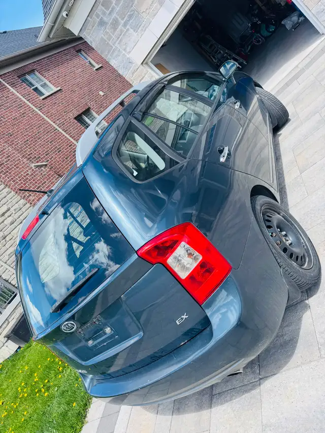 2011 Kia Rondo Sport ( LOW KM ) - Photo 5