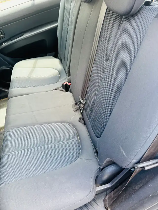 2011 Kia Rondo Sport ( LOW KM ) - Photo 6