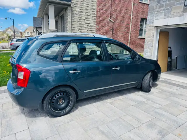 2011 Kia Rondo Sport ( LOW KM ) - Photo 8