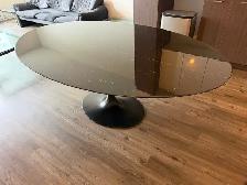 Authentic  78'  marble Knoll Saarinen Dining table , Oval