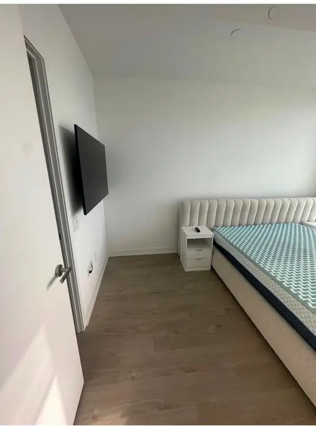 Fully Furnished 2 Bed 2 Bath Short-Term Rental Near Square One - Photo 5