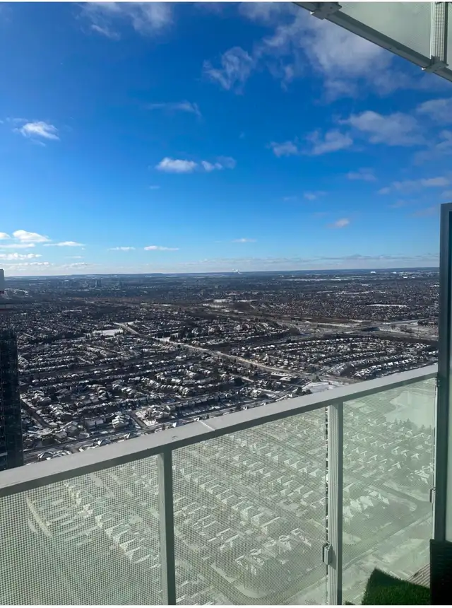 Fully Furnished 2 Bed 2 Bath Short-Term Rental Near Square One - Photo 9