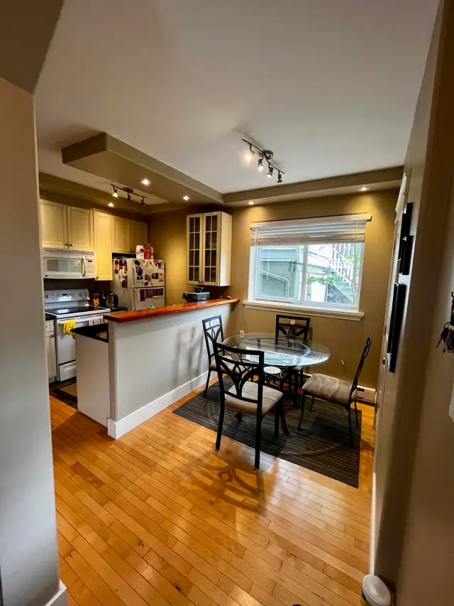 $2350 WESTSIDE DUNBAR 1 BDRN DEN GARDEN LEVEL SUITE (800 SQ FT) - Photo 3