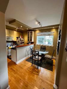 $2350 WESTSIDE DUNBAR 1 BDRN DEN GARDEN LEVEL SUITE (800 SQ FT) - Photo 3