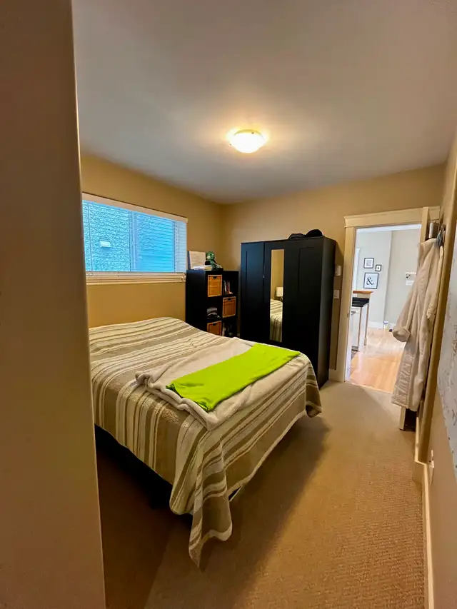 $2350 WESTSIDE DUNBAR 1 BDRN DEN GARDEN LEVEL SUITE (800 SQ FT) - Photo 5